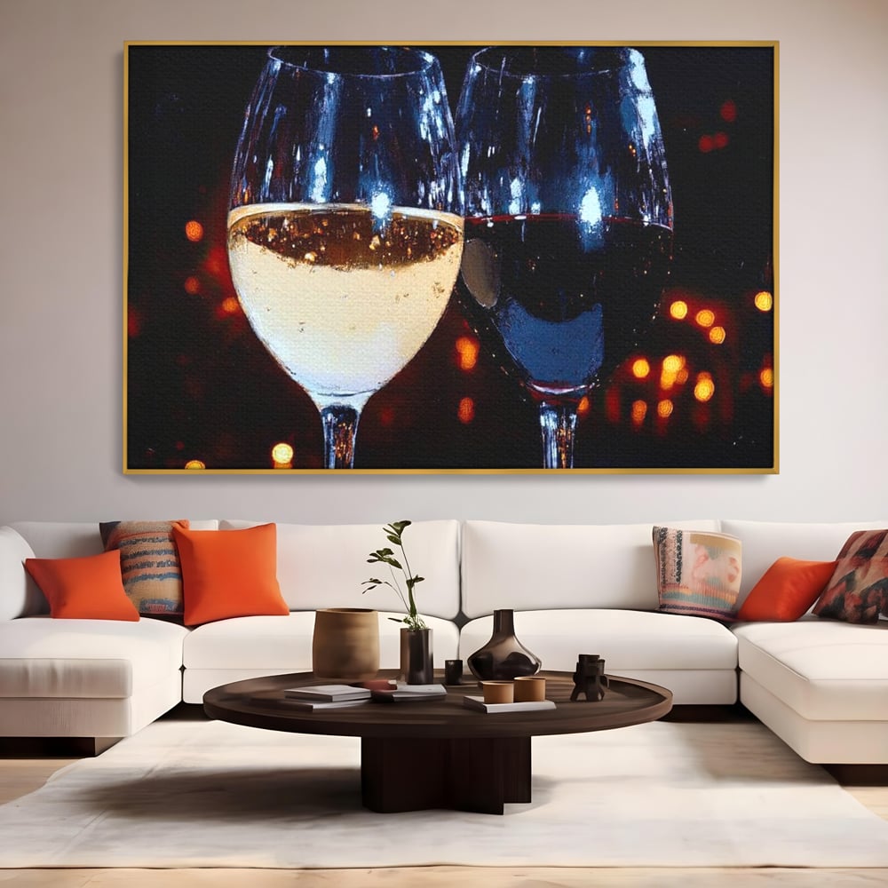 Tablou canvas cu tablou canvas cu doua pahare de vin, in rama de aluminiu auriu, pe perete intr-un living